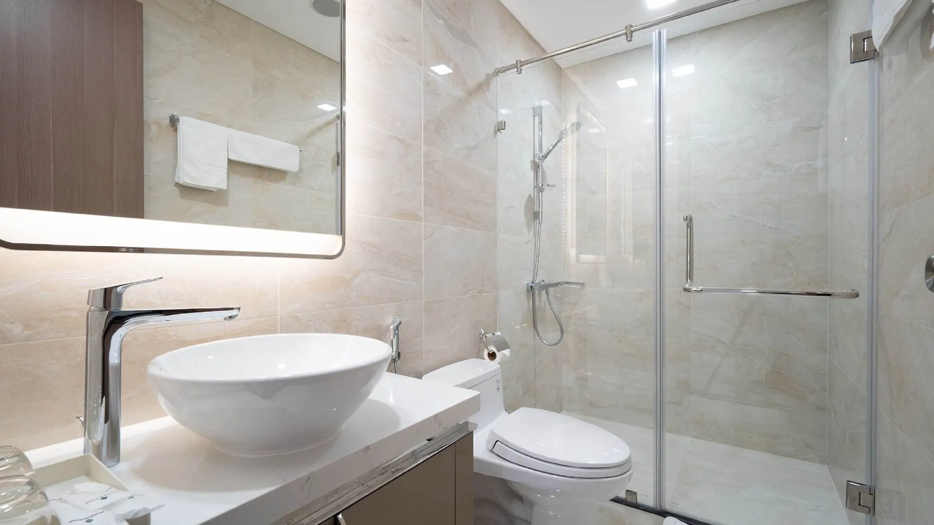 Hoasun Des Art - Lanmark 81 Ho Chi Minh City Apartment